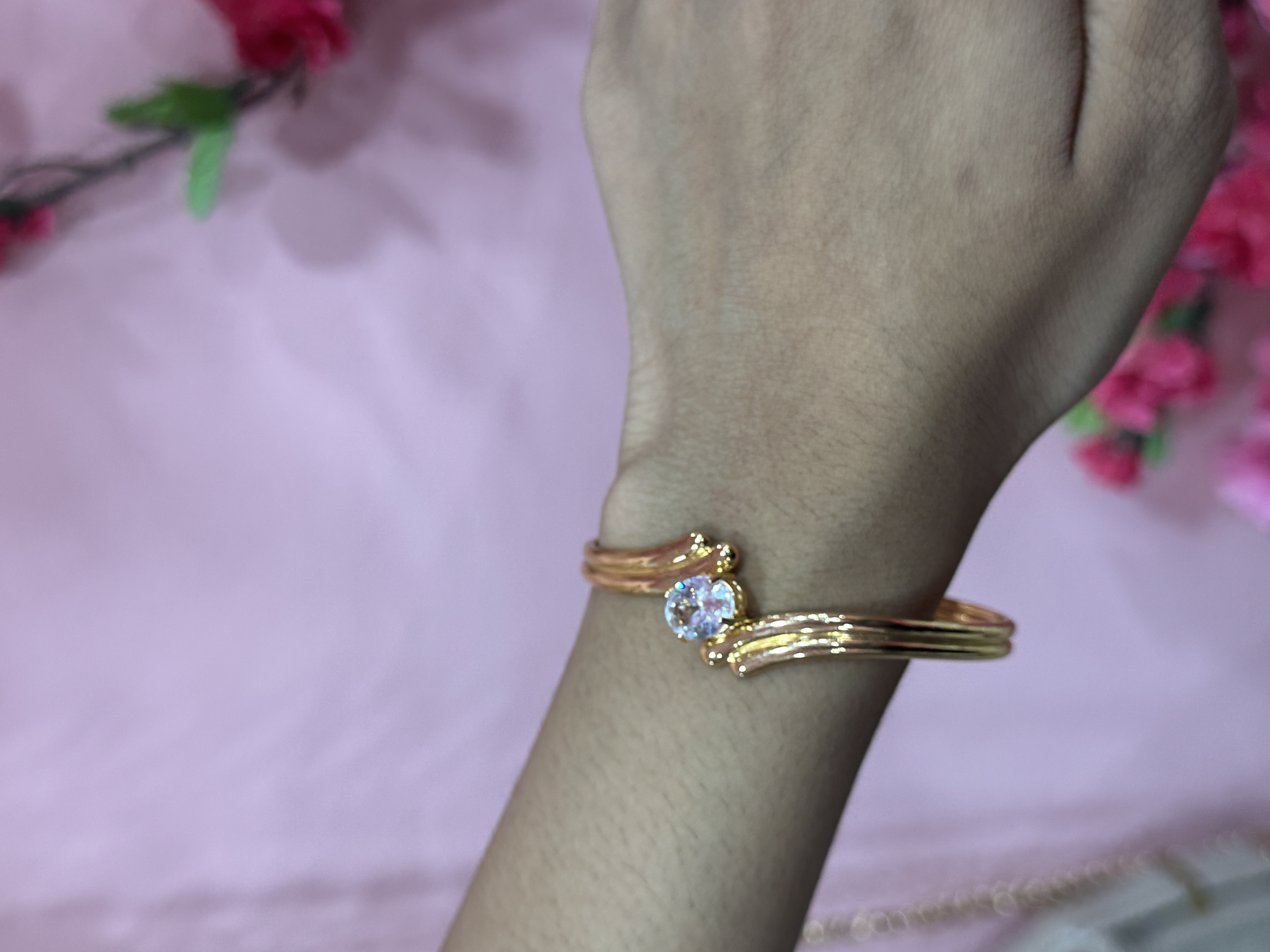 Solitaire Wave Gold Bangle Bracelet